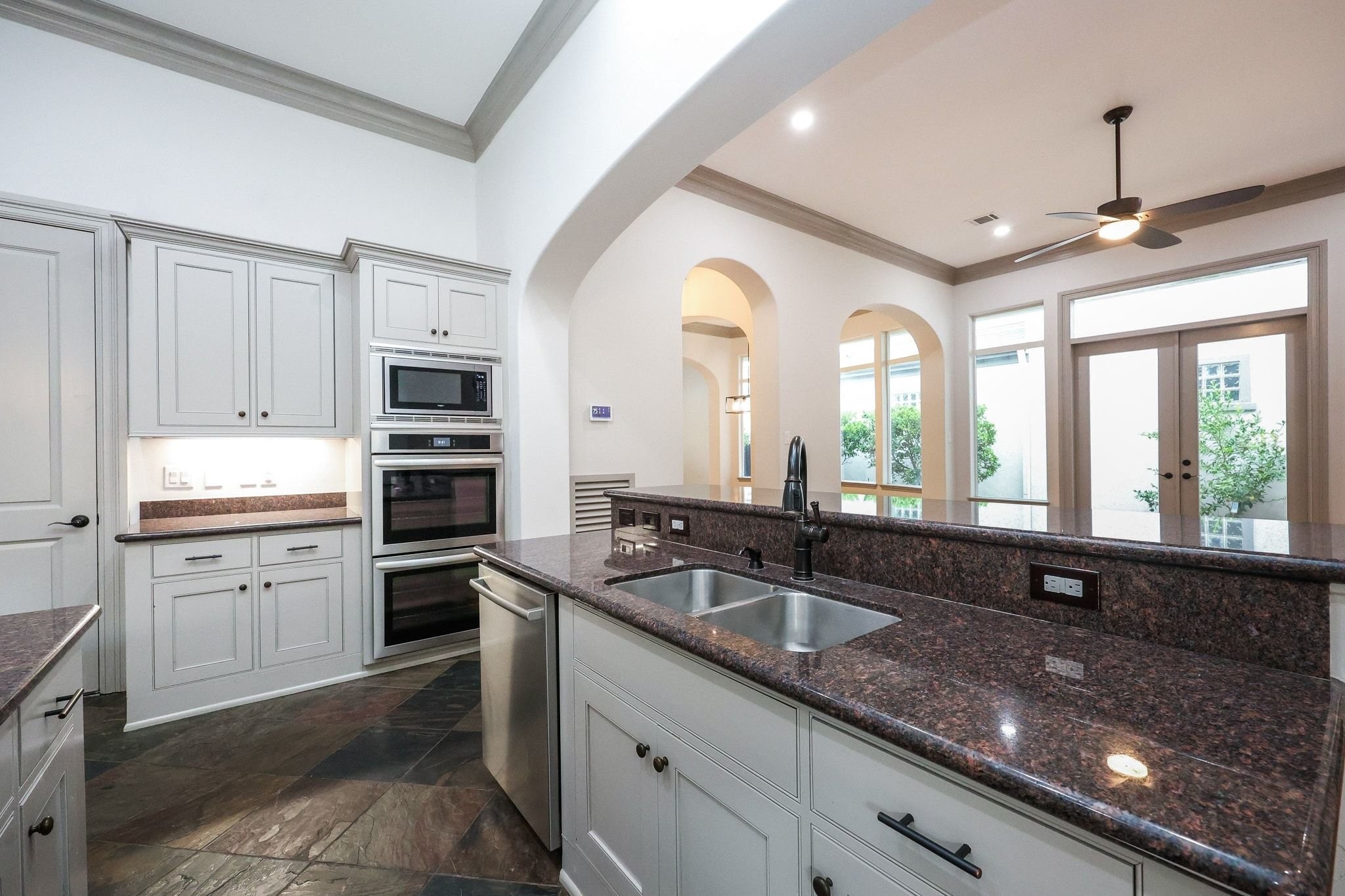 2702 Tudor Manor Property Photo 16