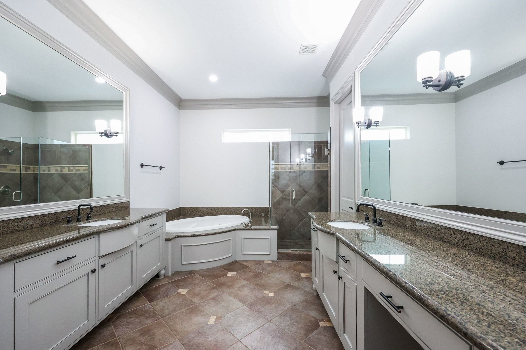 2702 Tudor Manor Property Photo 29