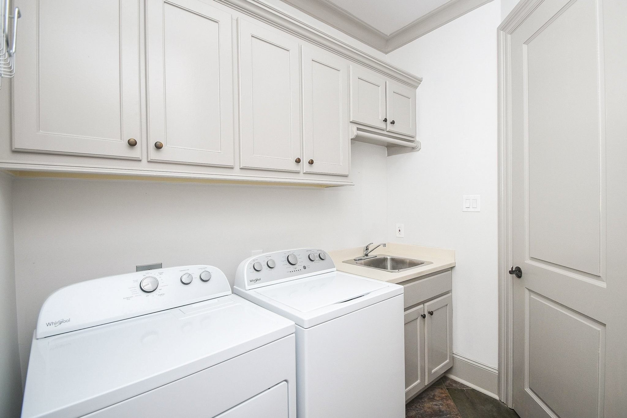 2702 Tudor Manor Property Photo 41