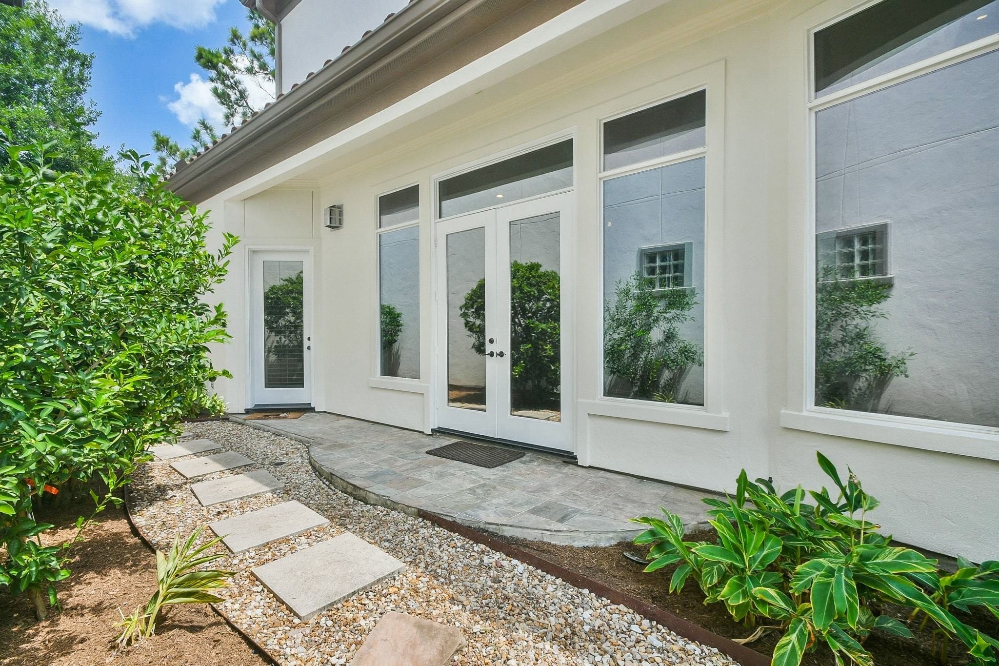 2702 Tudor Manor Property Photo 43