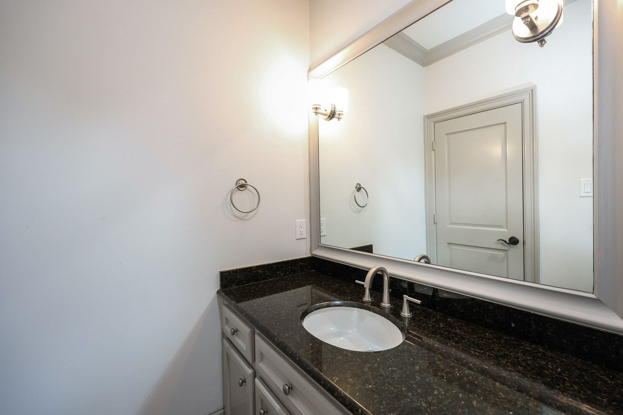 2702 Tudor Manor Property Photo 43