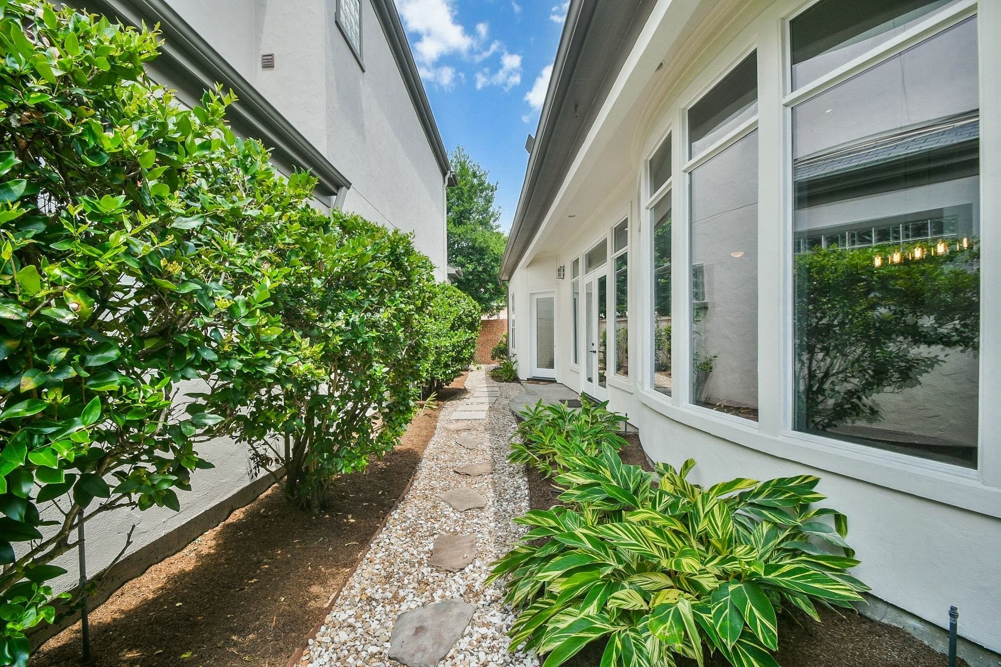 2702 Tudor Manor Property Photo 45