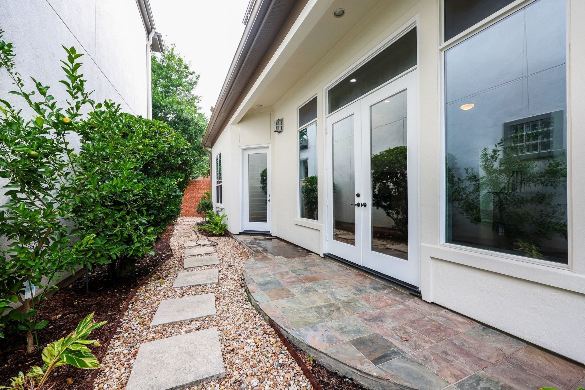 2702 Tudor Manor Property Photo 46