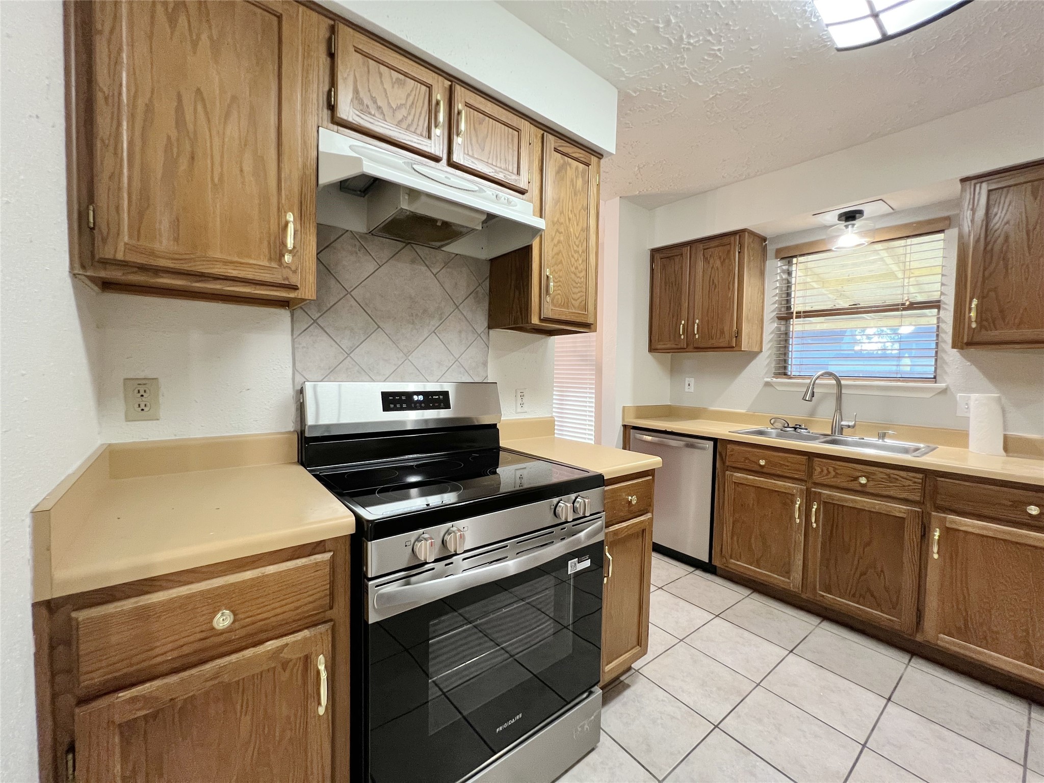 706 Leicester Lane Property Photo 8