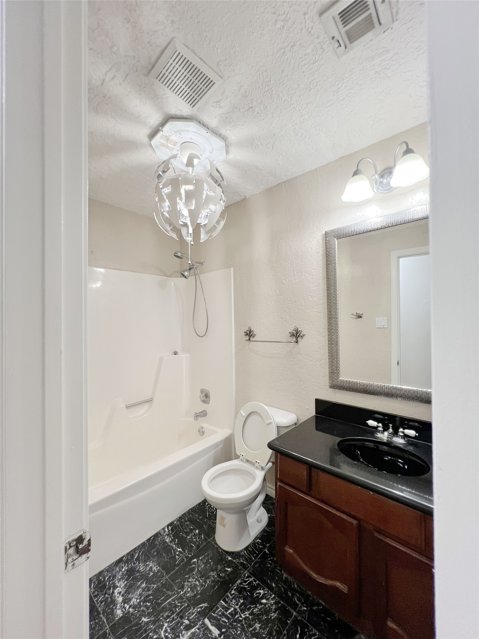 706 Leicester Lane Property Photo 10