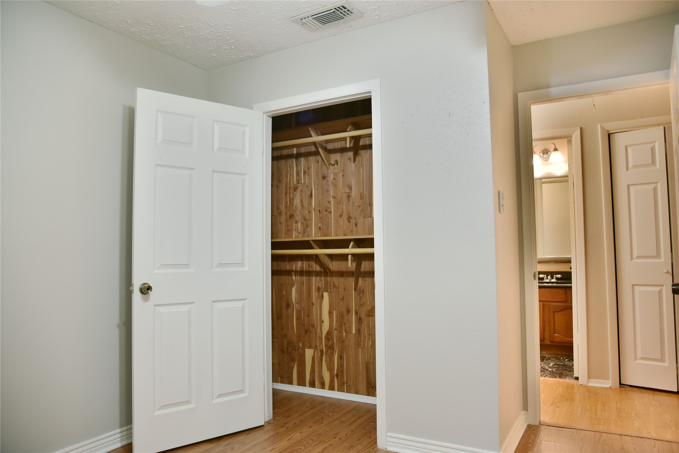 706 Leicester Lane Property Photo 12