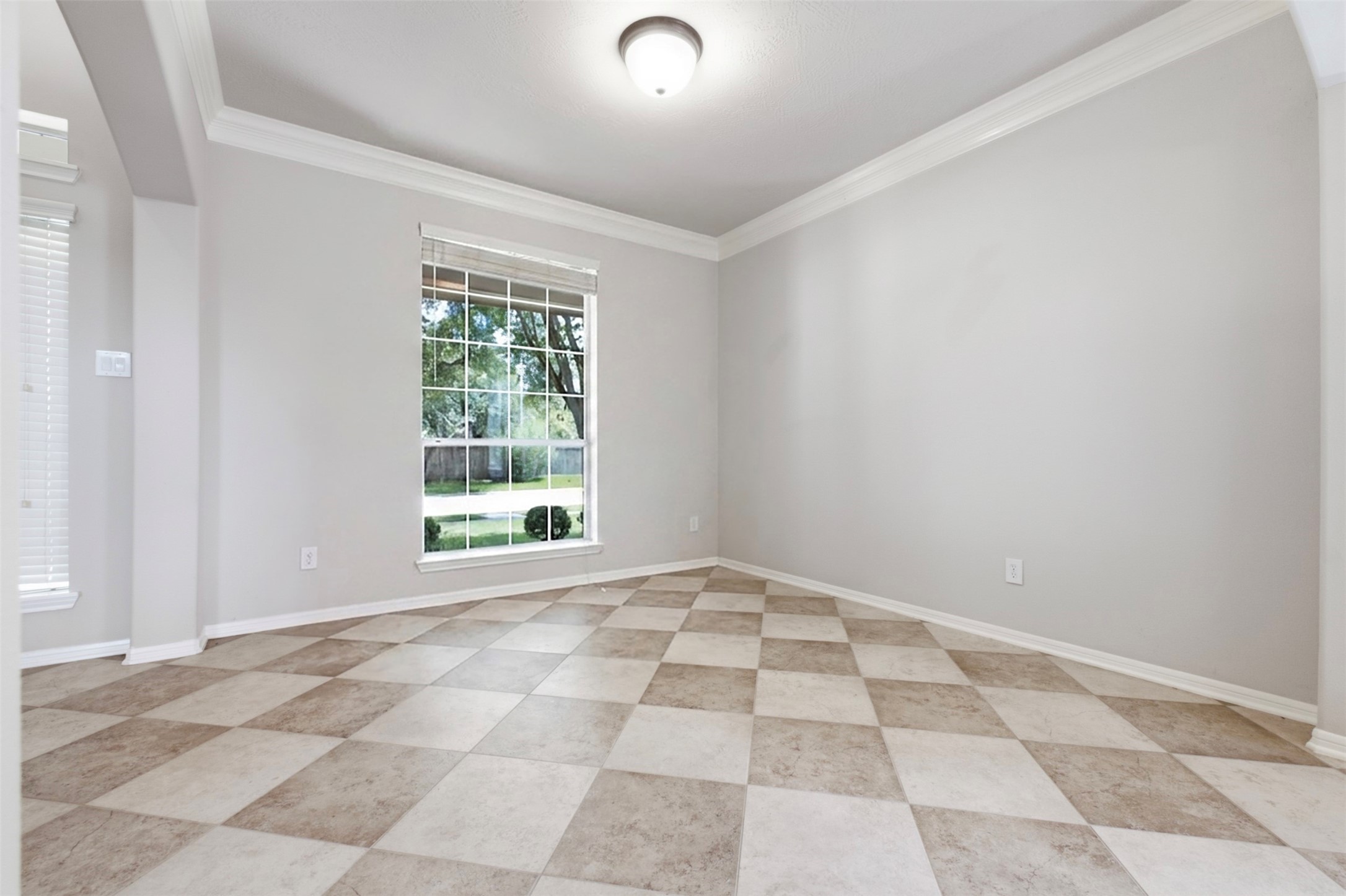 21811 Honeysuckle Grove Lane Property Photo 14
