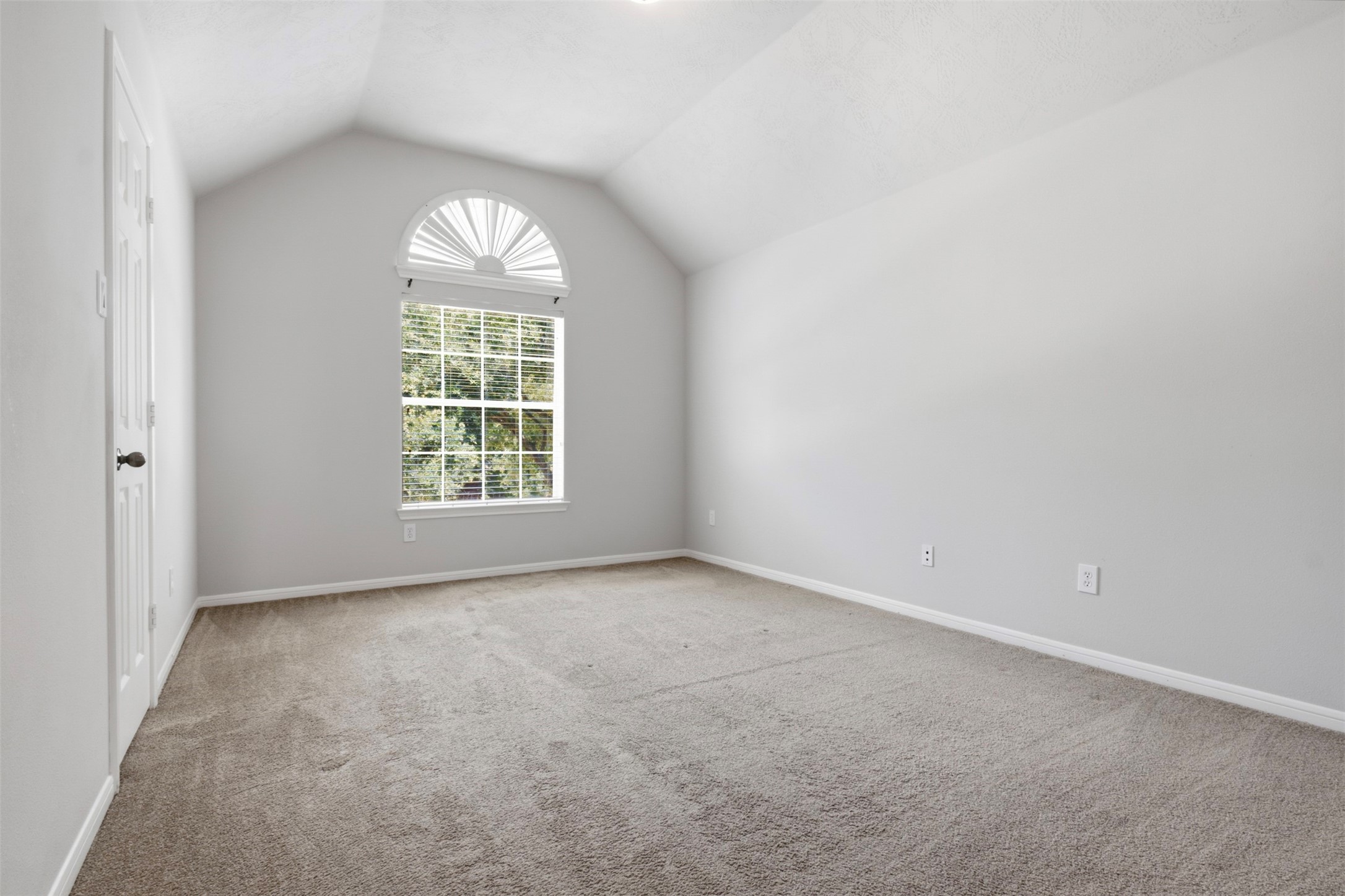 21811 Honeysuckle Grove Lane Property Photo 28