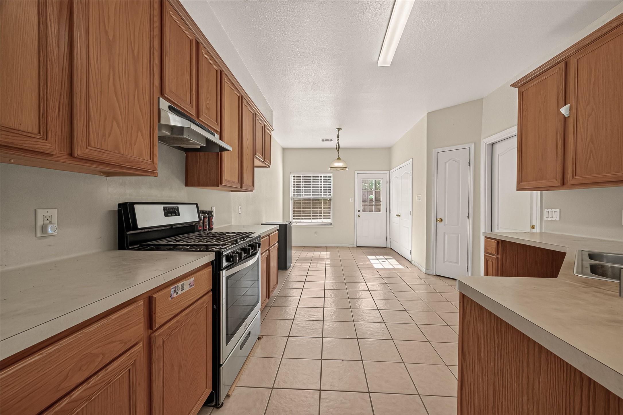 10106 Gil Jr Lane Property Photo 4