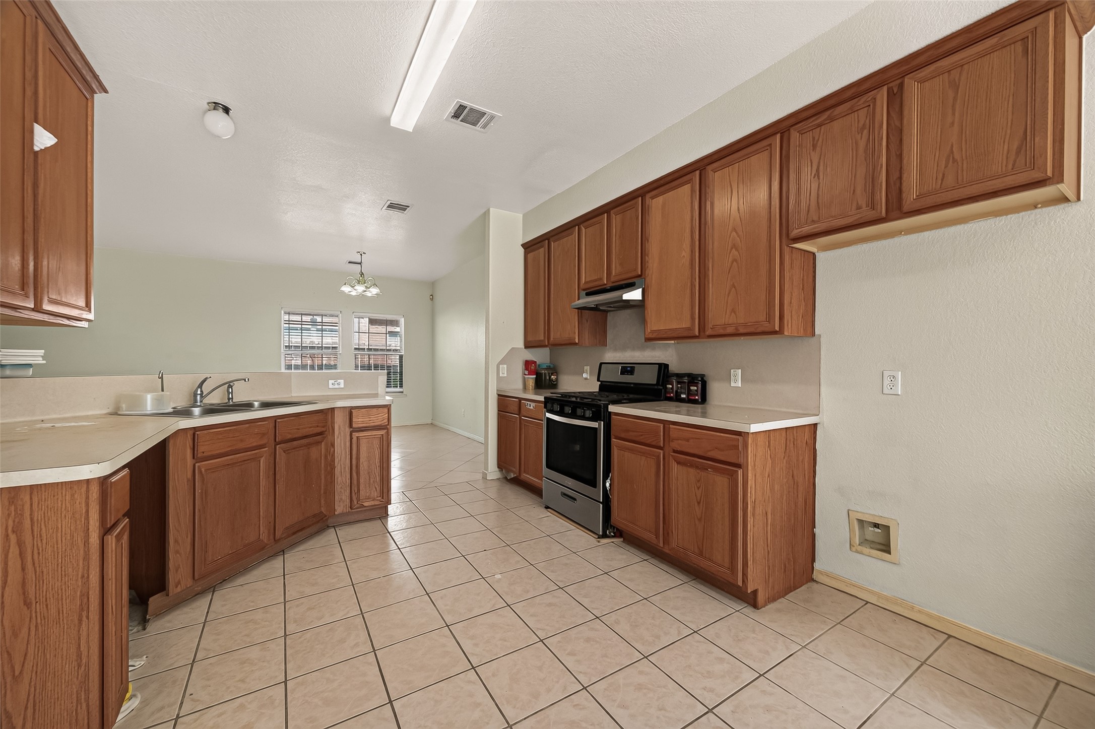 10106 Gil Jr Lane Property Photo 5
