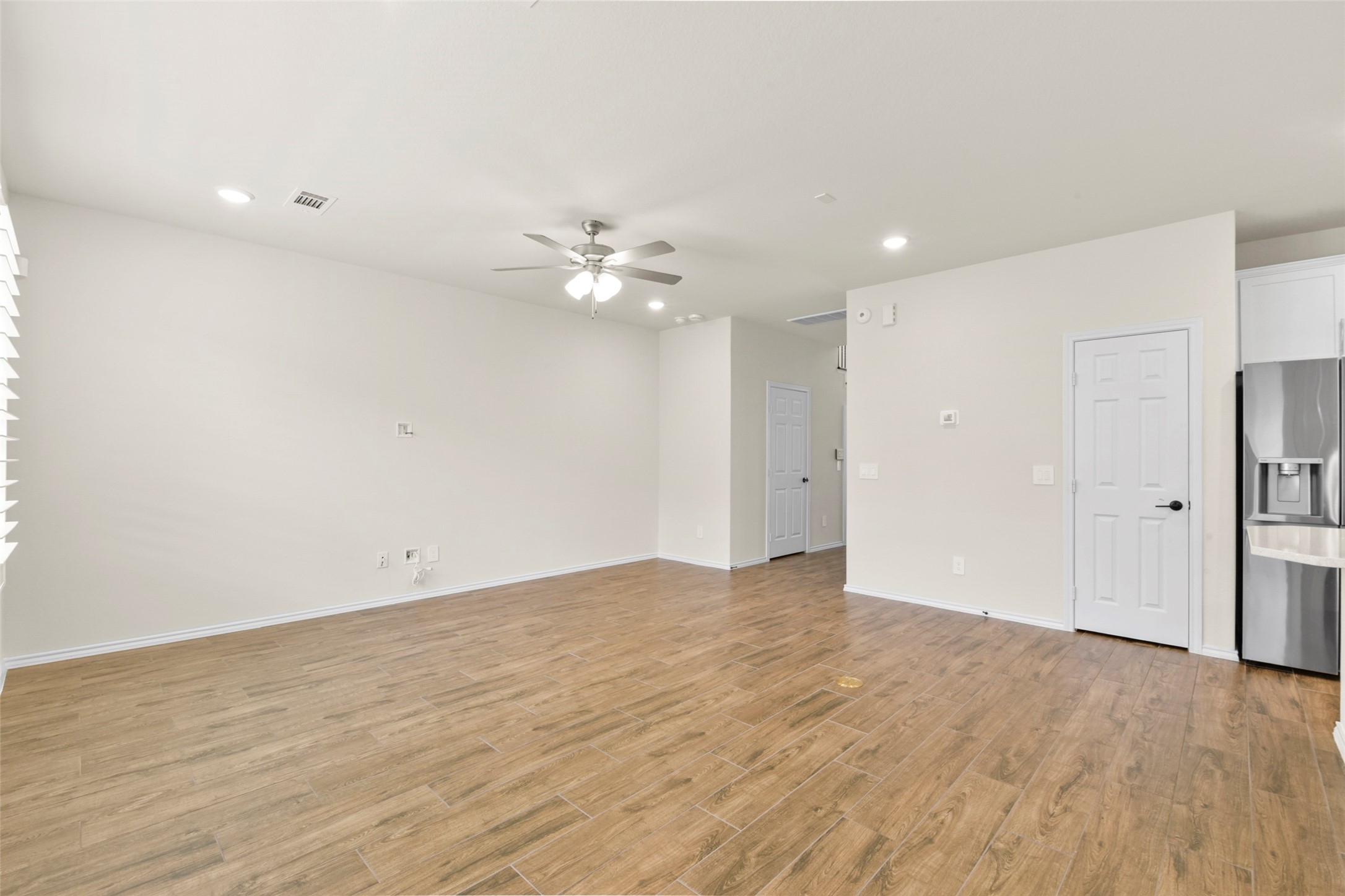 4033 Starbright Street Property Photo 8