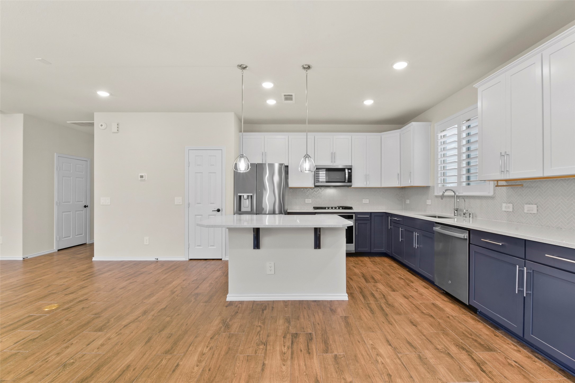 4033 Starbright Street Property Photo 11