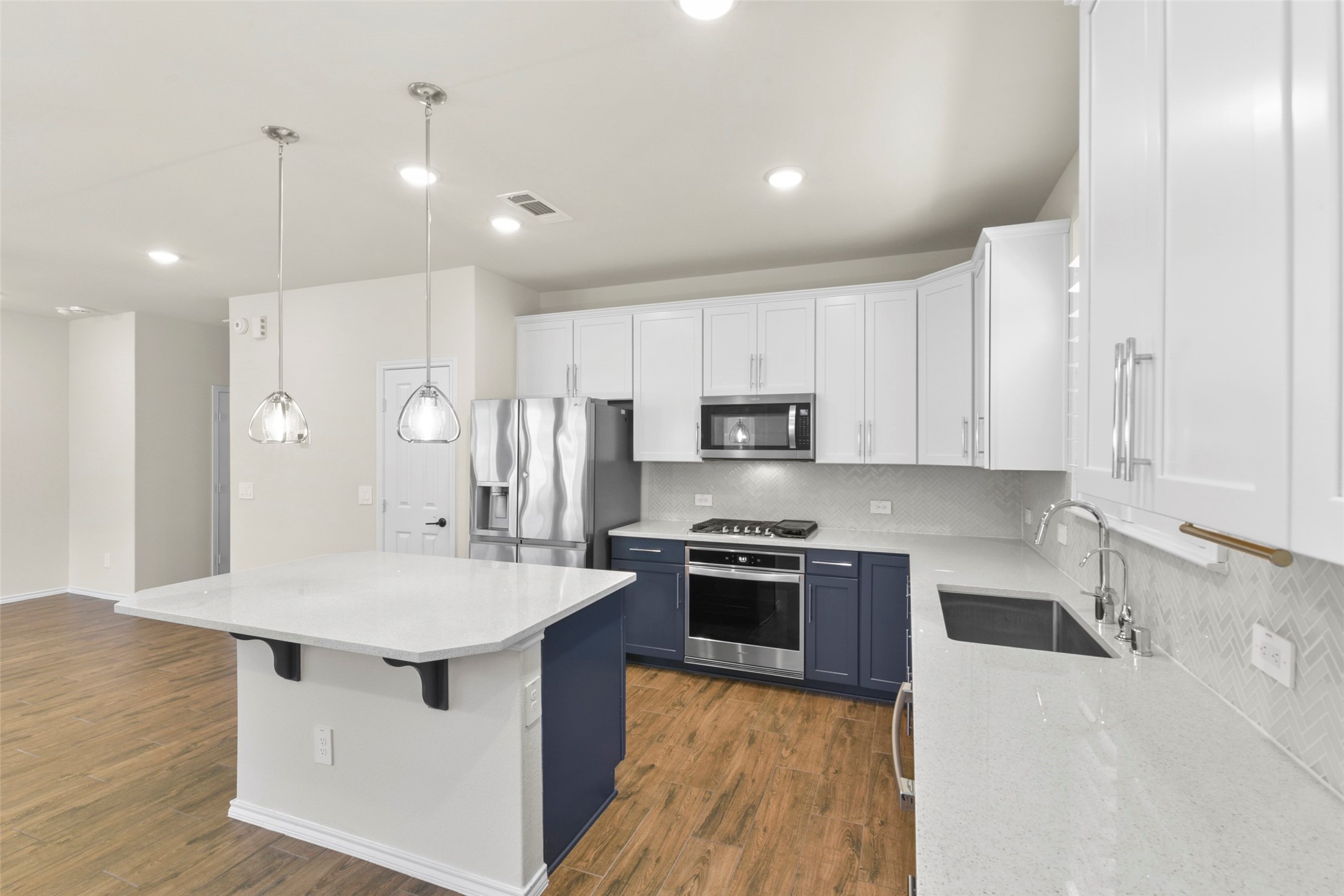 4033 Starbright Street Property Photo 15