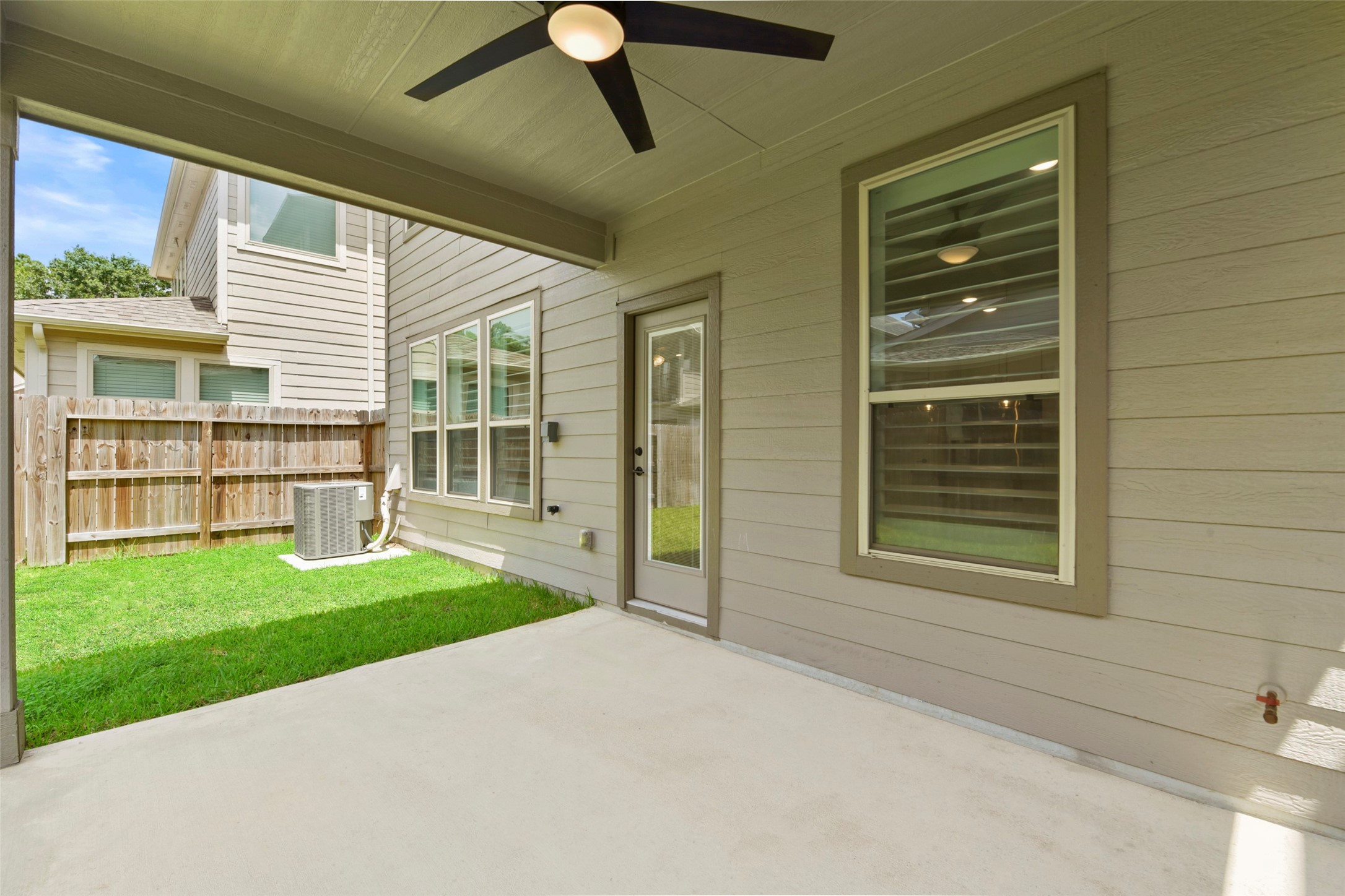 4033 Starbright Street Property Photo 32