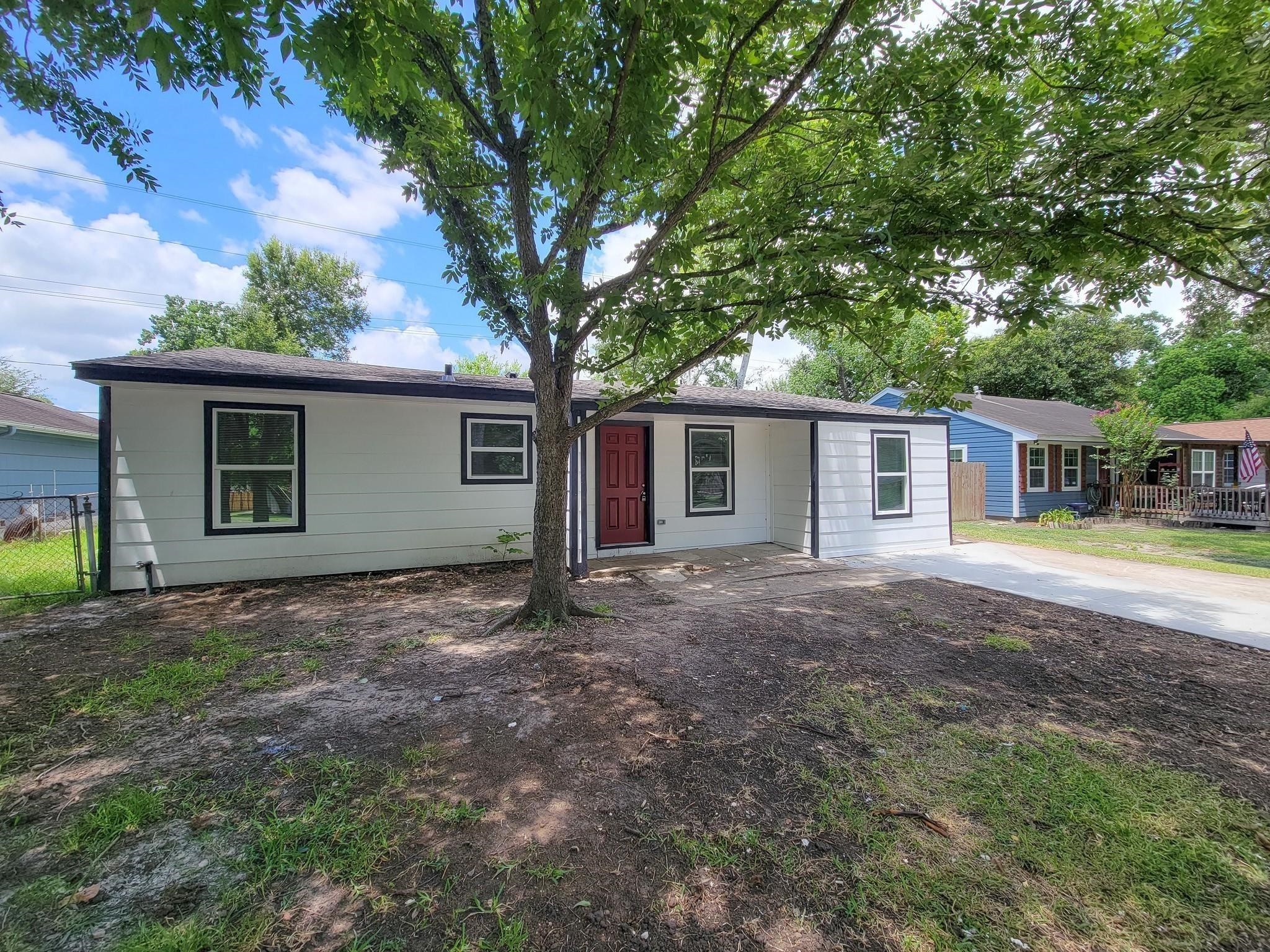 2810 Forest Oaks Boulevard Property Photo 2