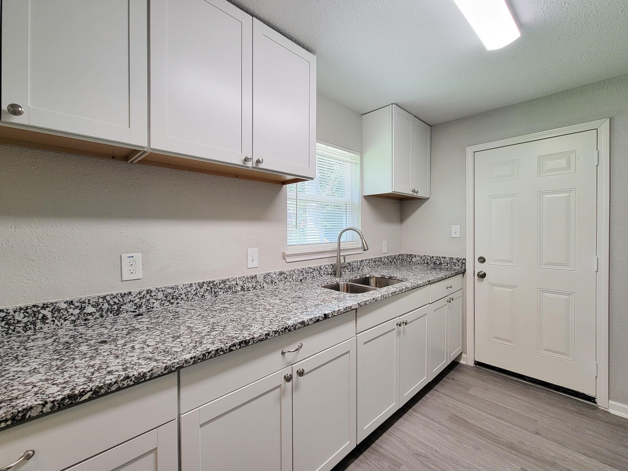 2810 Forest Oaks Boulevard Property Photo 9