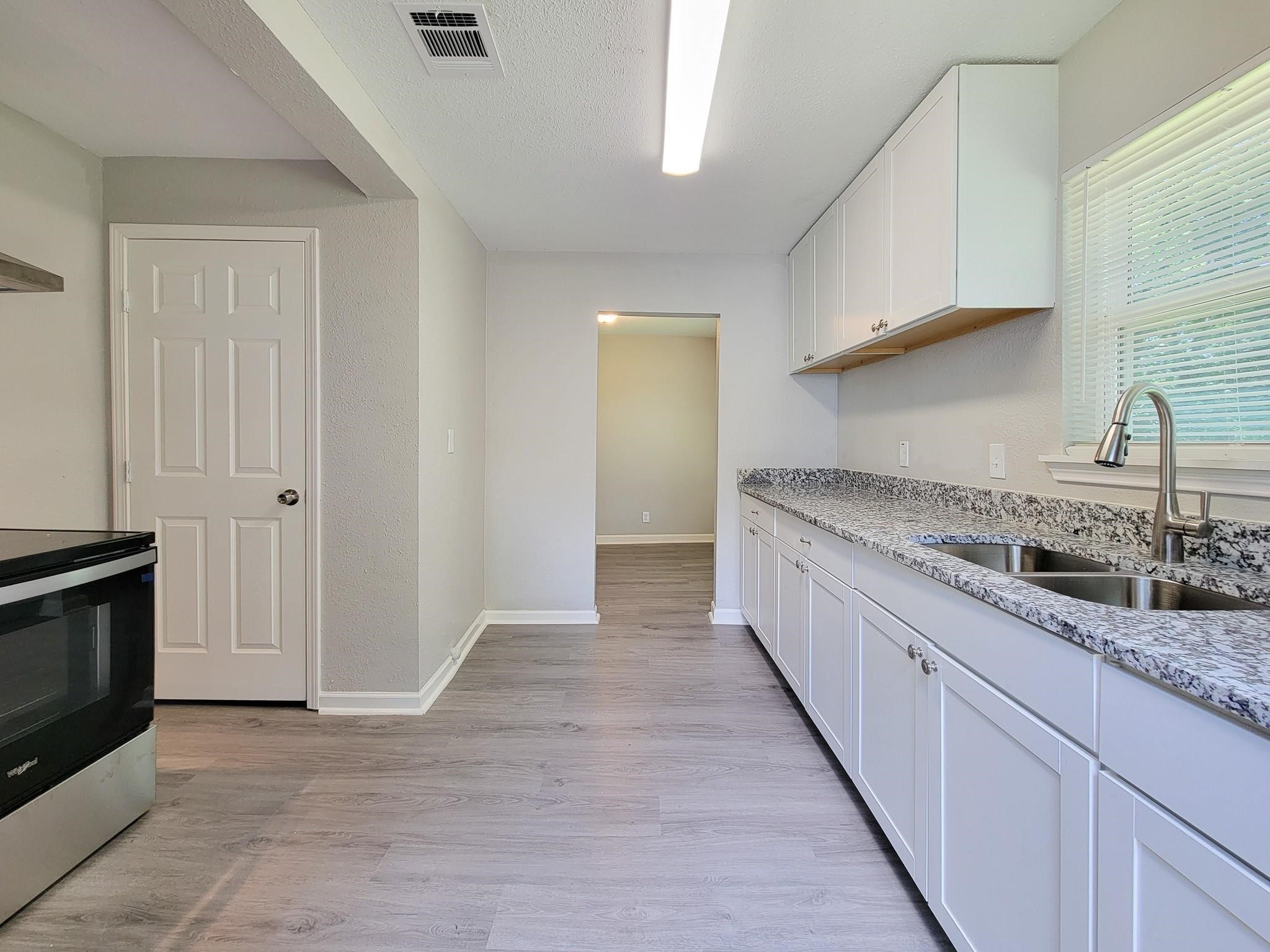 2810 Forest Oaks Boulevard Property Photo 11