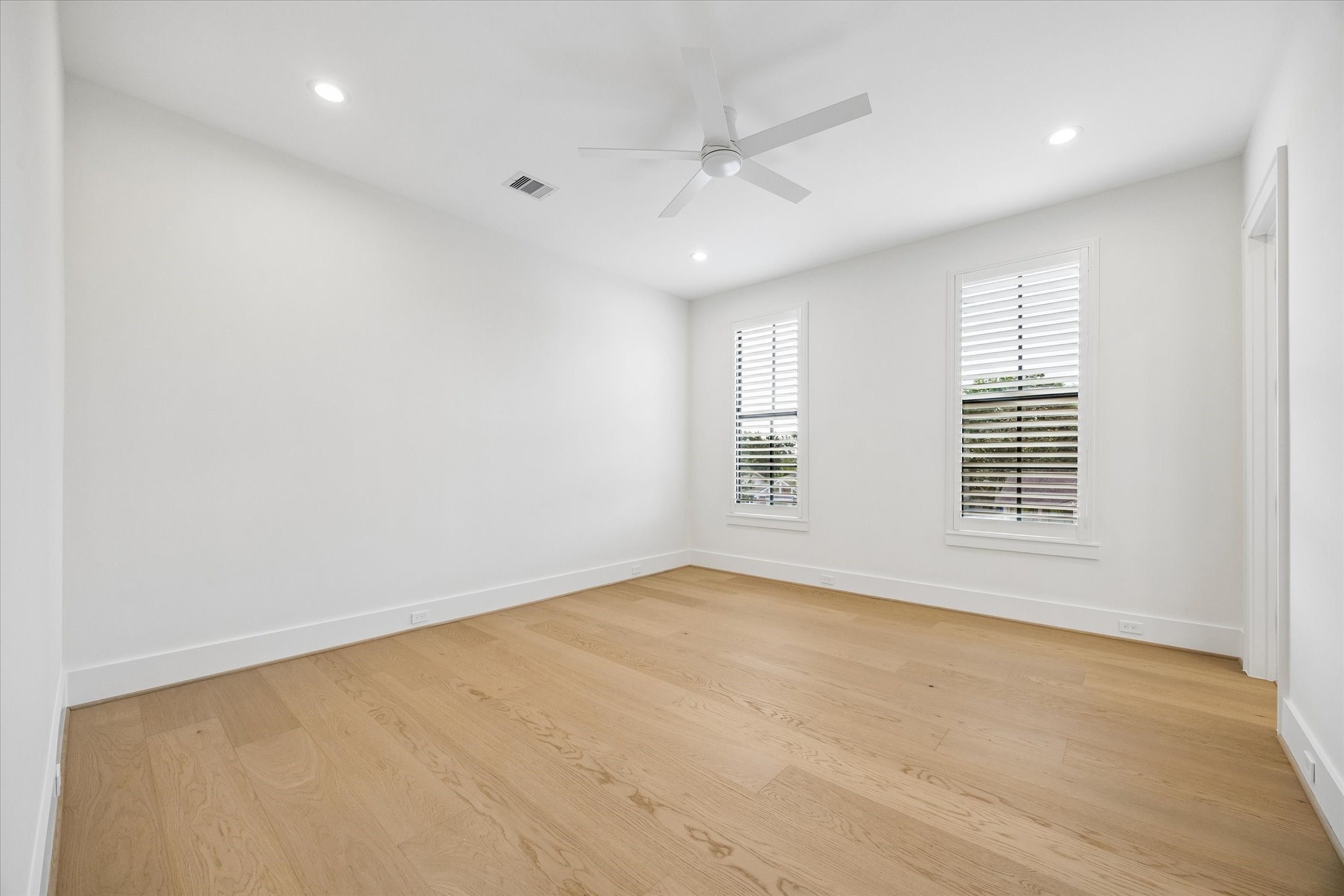 6911 Hartland Avenue Property Photo 17