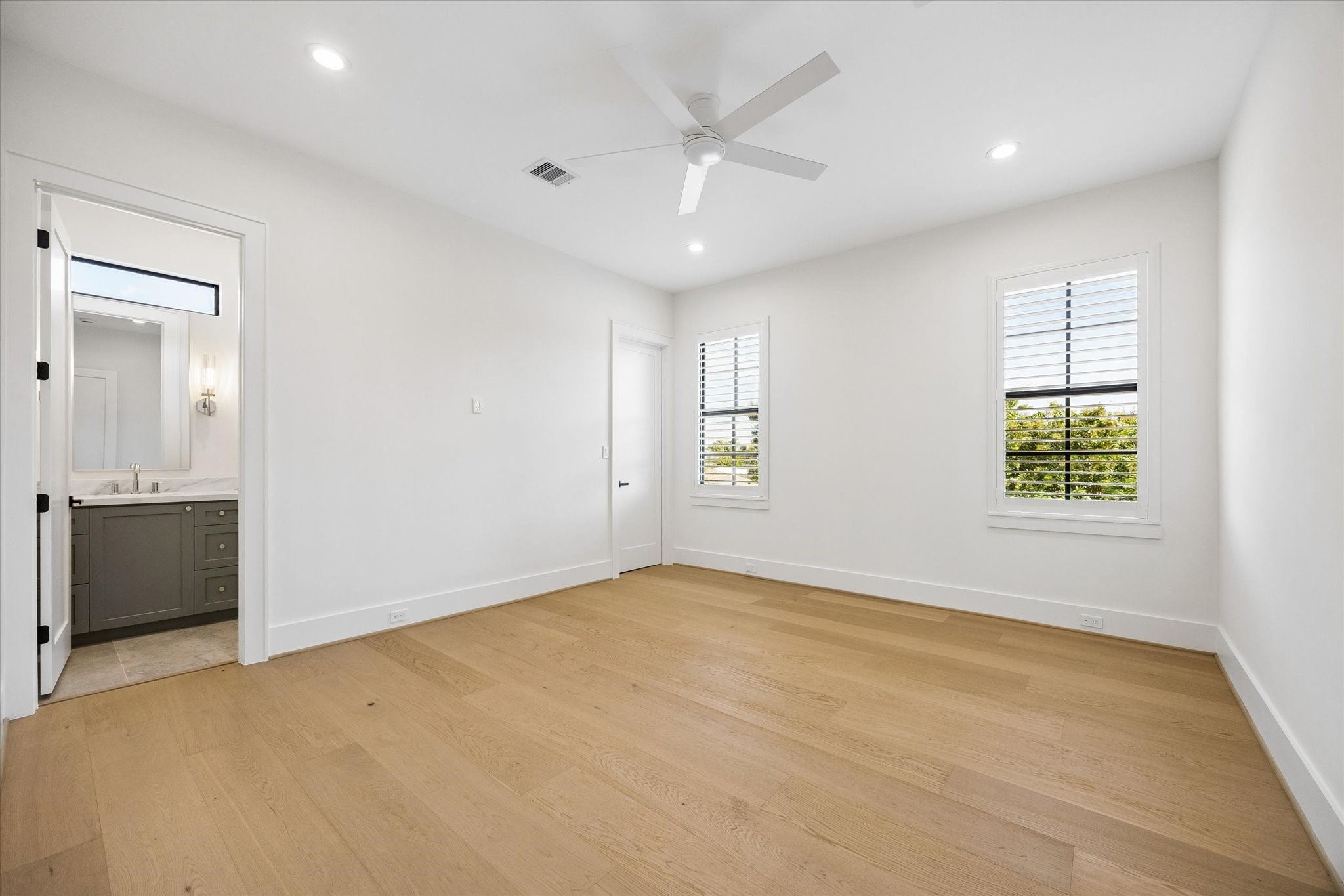 6911 Hartland Avenue Property Photo 23