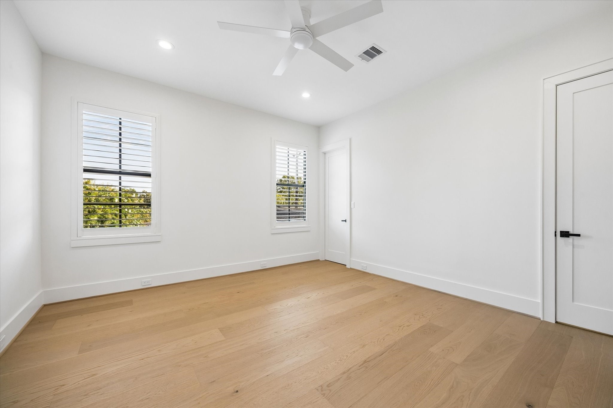 6911 Hartland Avenue Property Photo 24