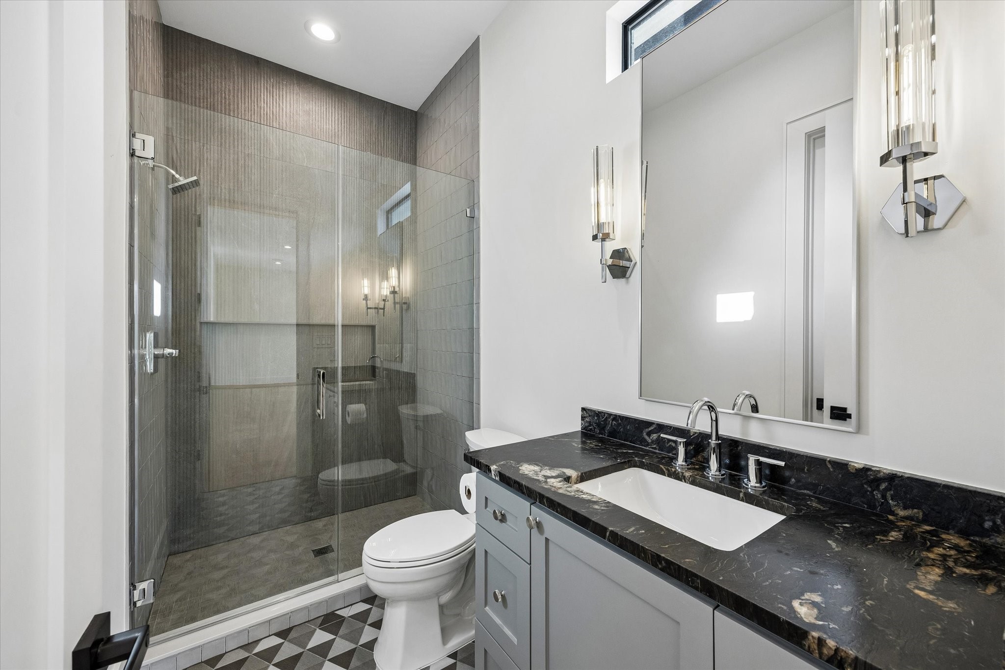 6911 Hartland Avenue Property Photo 25