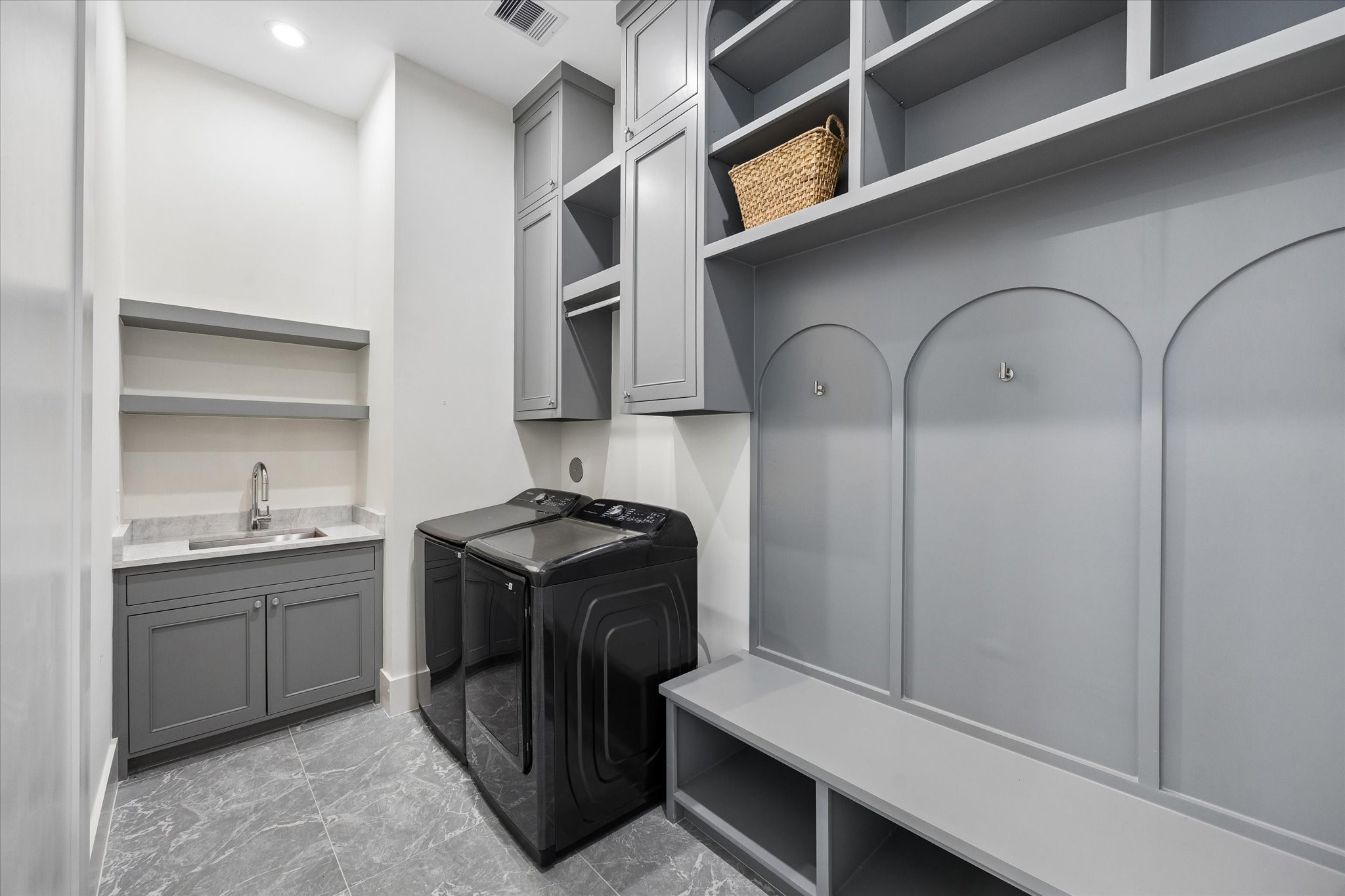 6911 Hartland Avenue Property Photo 27