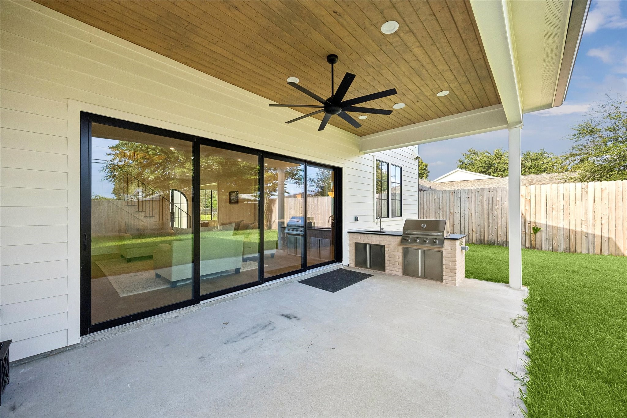 6911 Hartland Avenue Property Photo 28