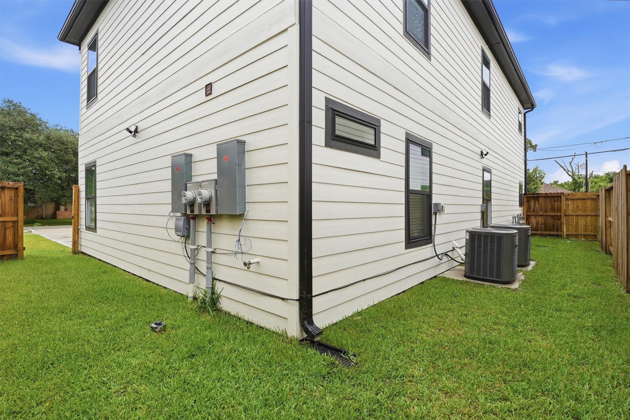 3107 Grassmere Street B Property Photo 23
