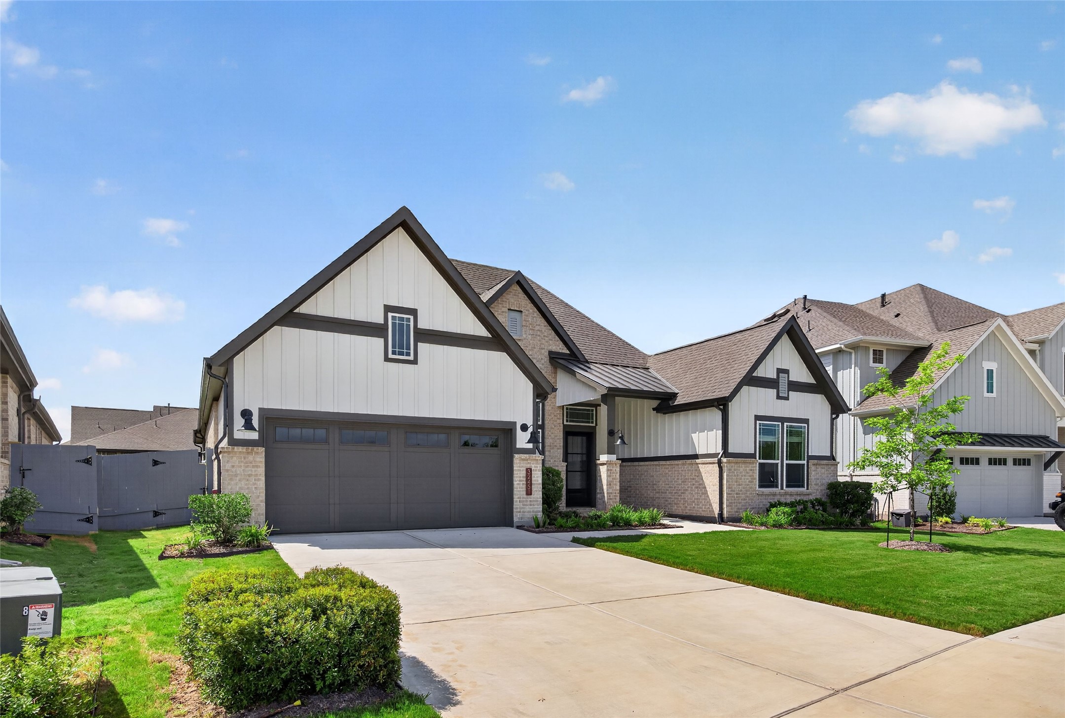 32451 Violet Dancer Court Property Photo 2