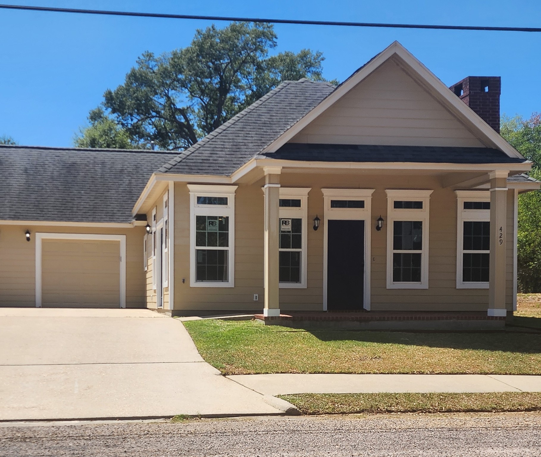 429 N Zavalla Street Property Photo 2