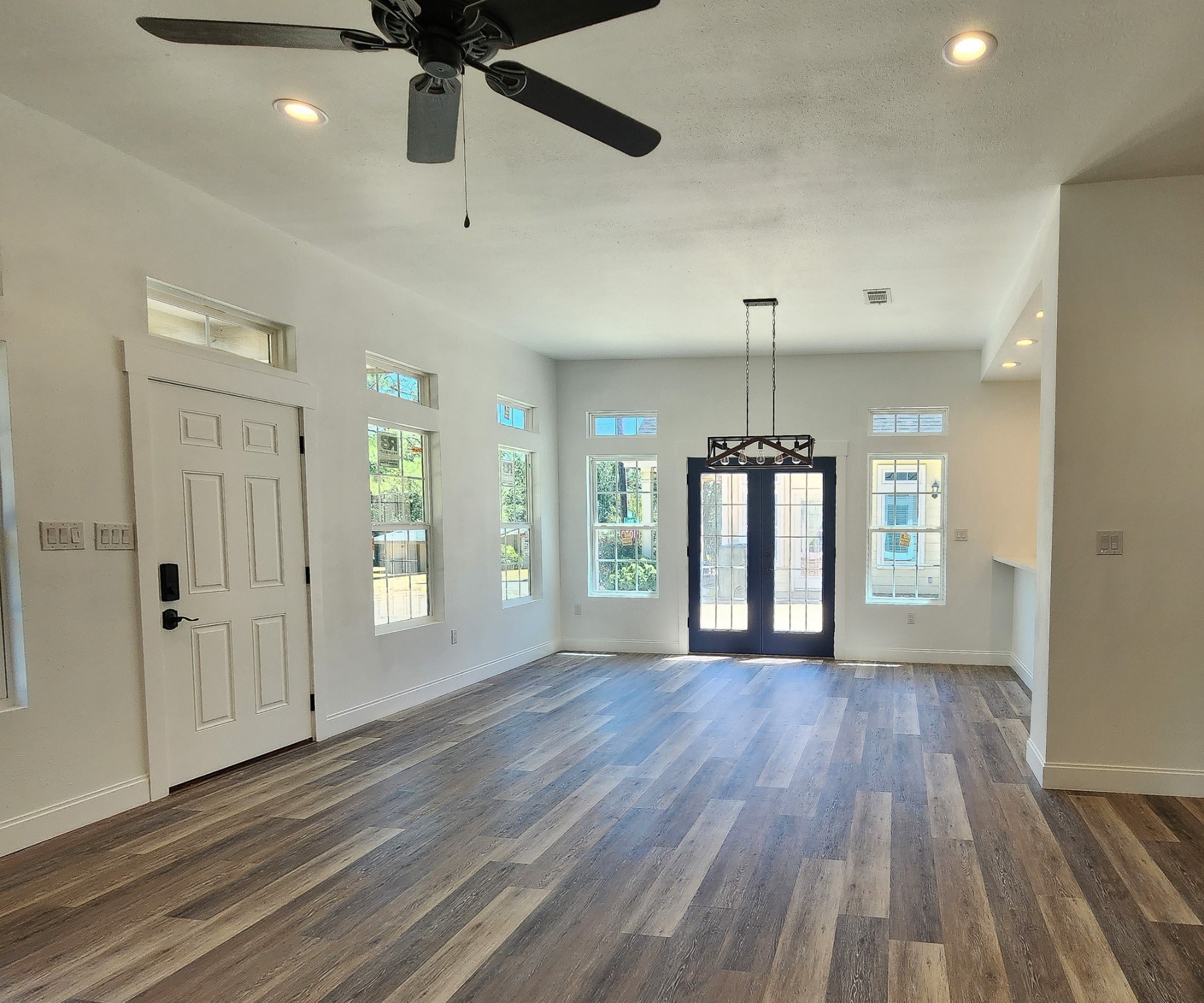 429 N Zavalla Street Property Photo 7