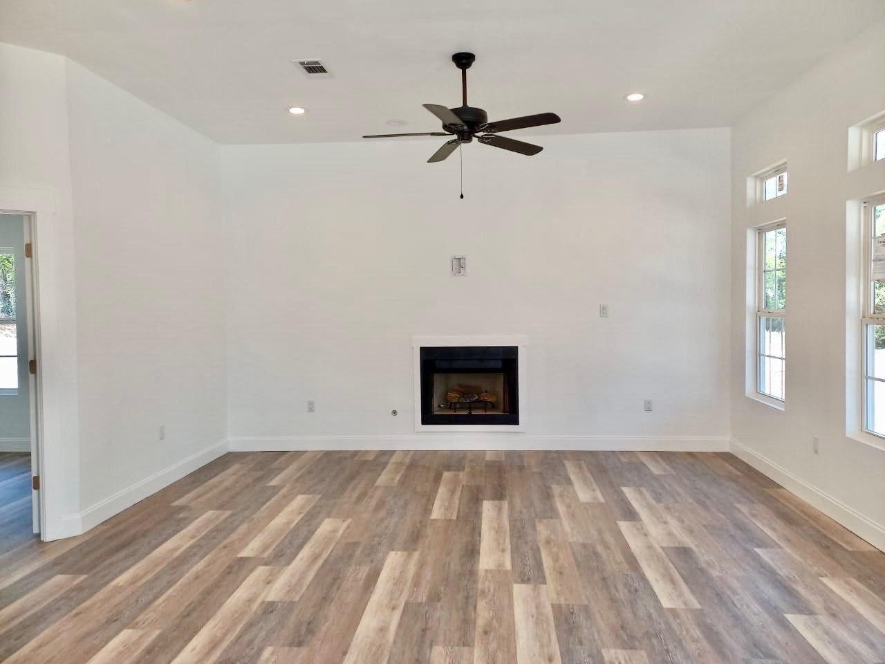 429 N Zavalla Street Property Photo 12