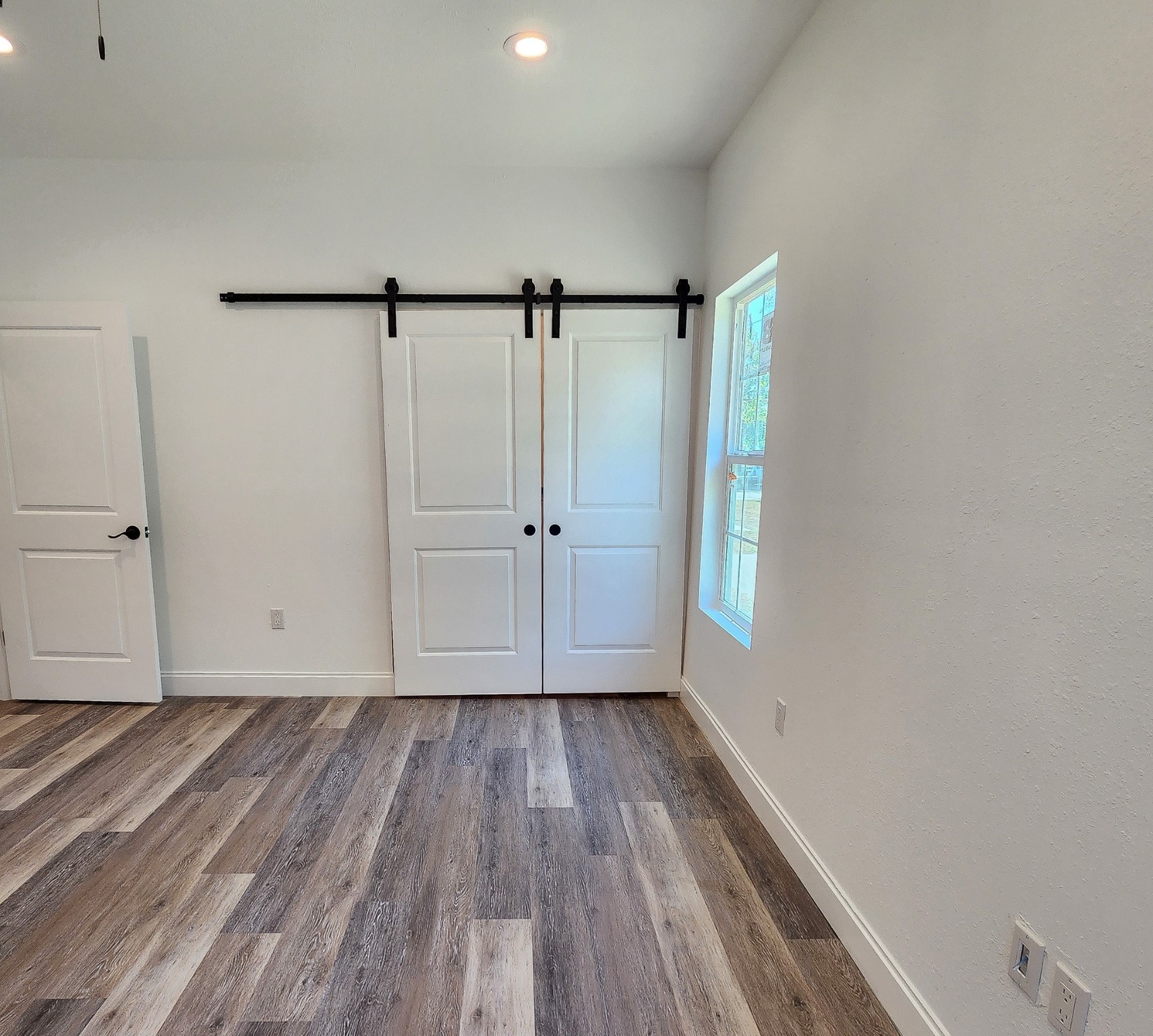 429 N Zavalla Street Property Photo 23