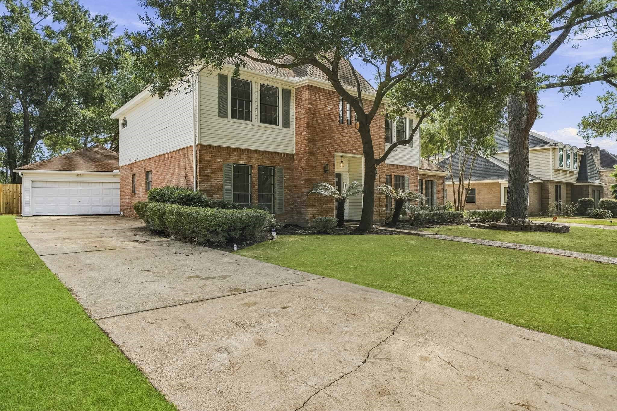 17518 Sandy Cliffs Drive Property Photo 2