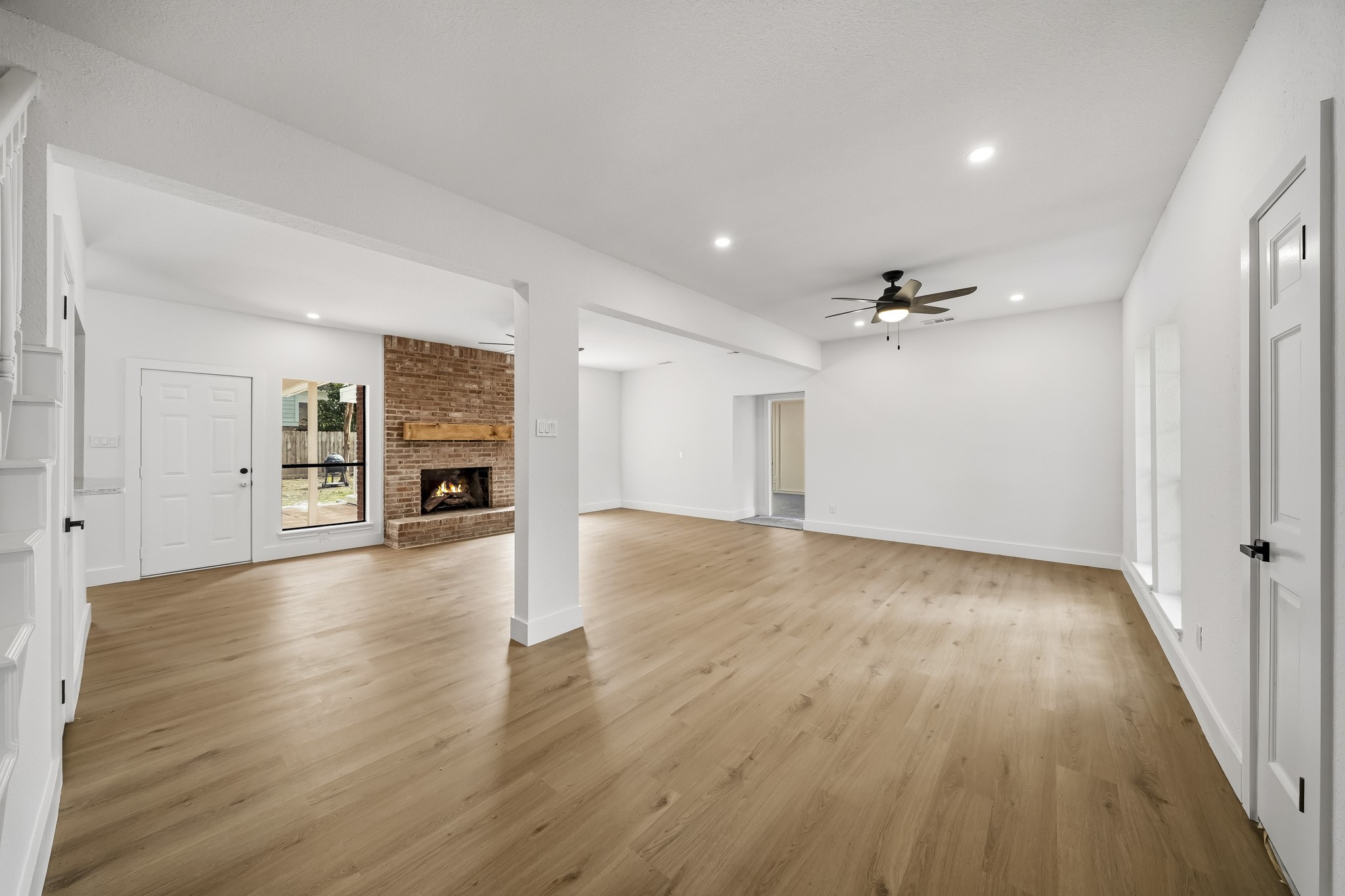 17518 Sandy Cliffs Drive Property Photo 4