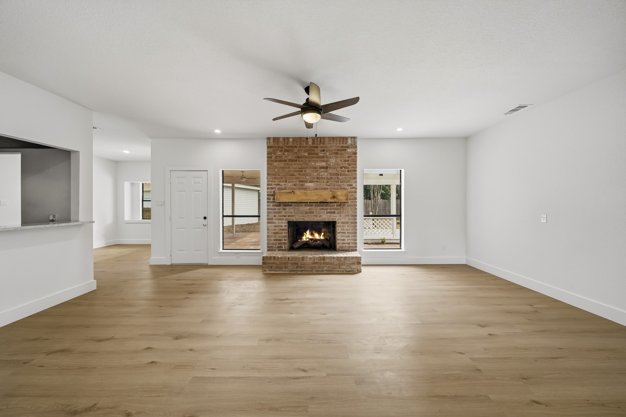 17518 Sandy Cliffs Drive Property Photo 4