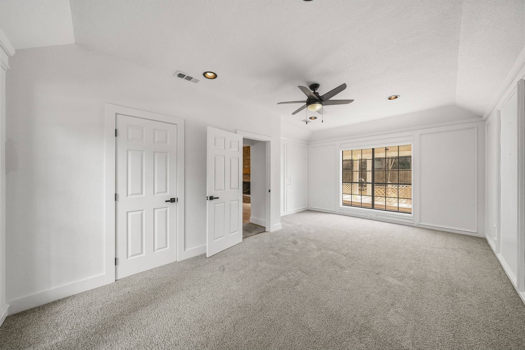 17518 Sandy Cliffs Drive Property Photo 9