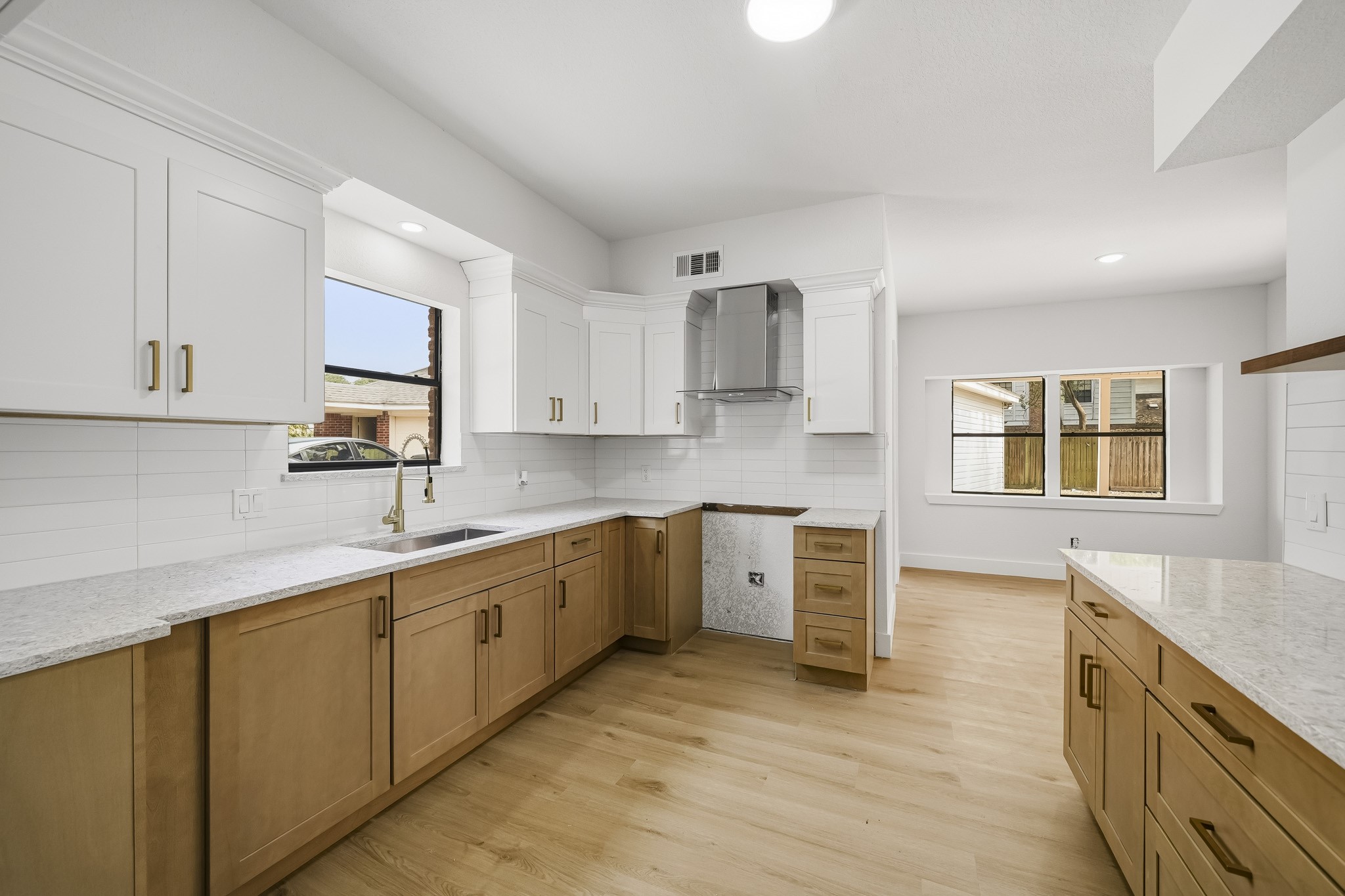 17518 Sandy Cliffs Drive Property Photo 12