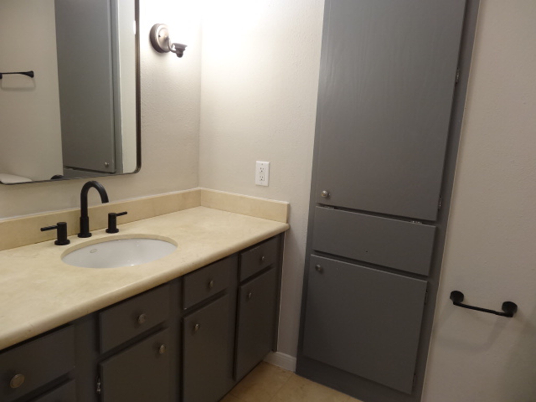 864 Augusta Drive 208 Property Photo 18