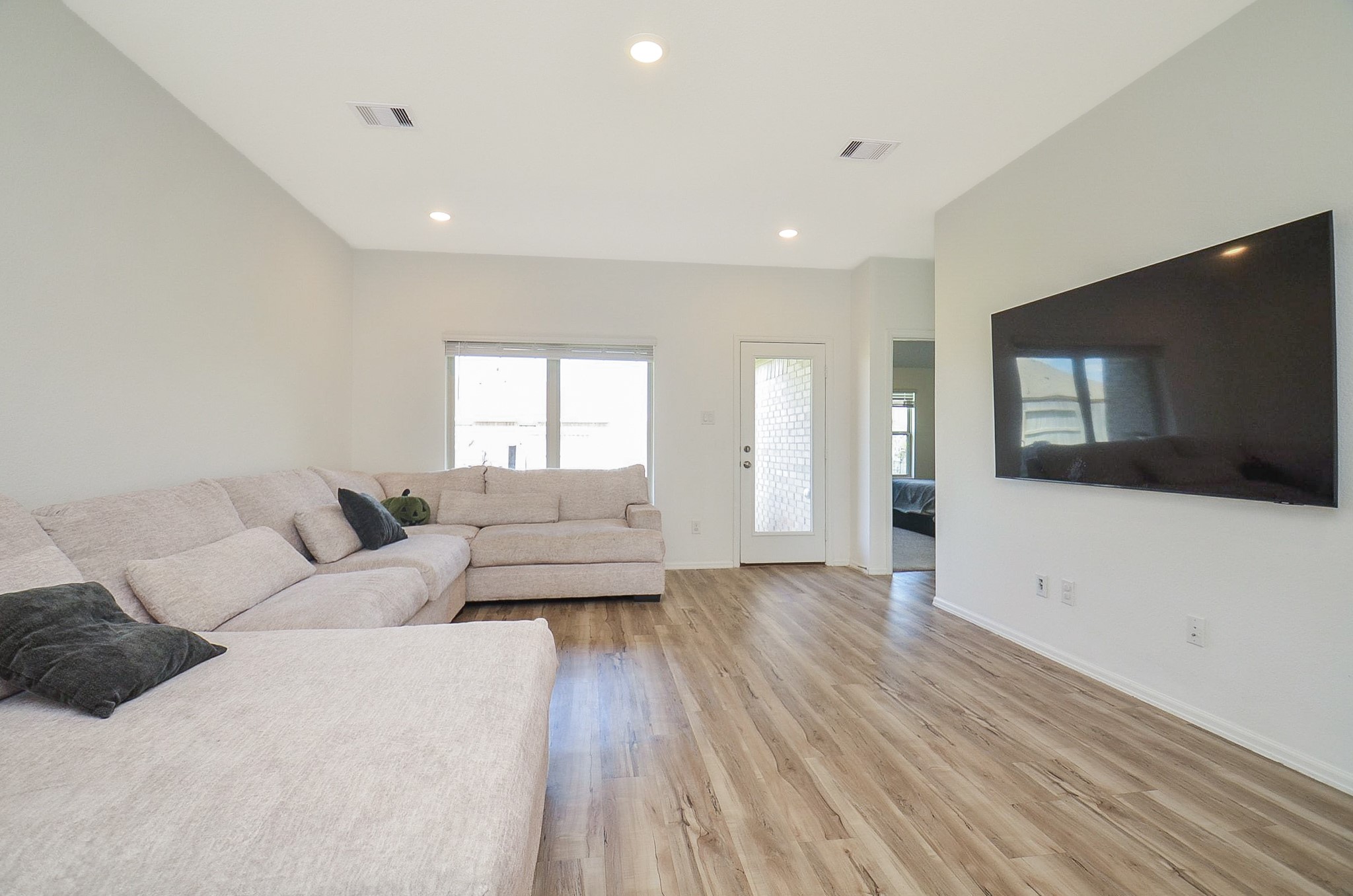 5118 Winslow Grove Drive Property Photo 8