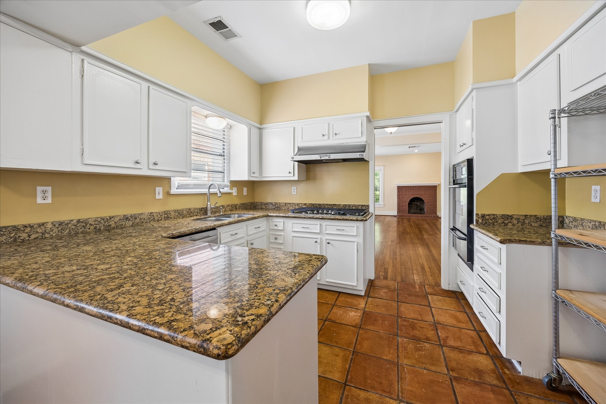 1719 Harold Street Property Photo 3