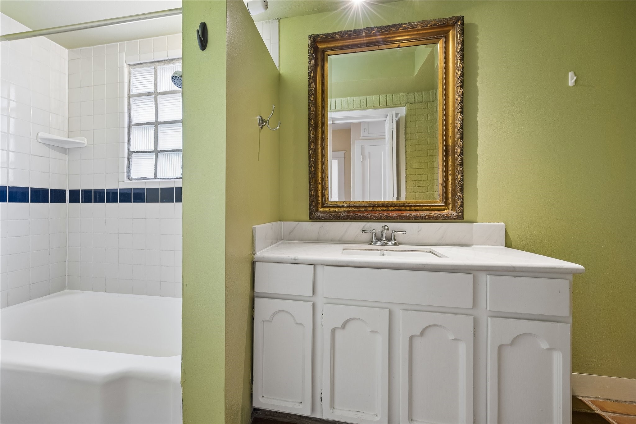 1719 Harold Street Property Photo 4