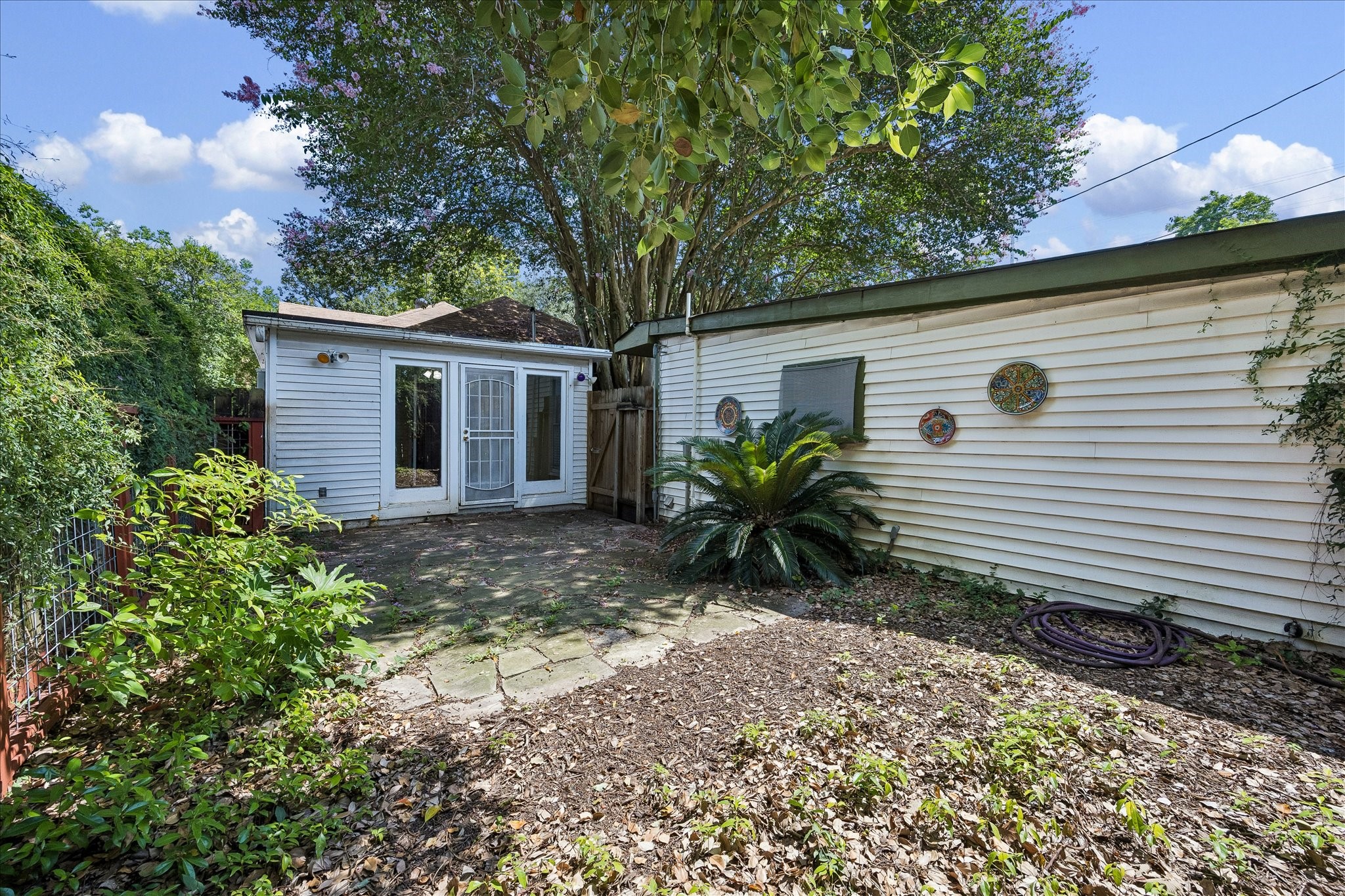 1719 Harold Street Property Photo 5