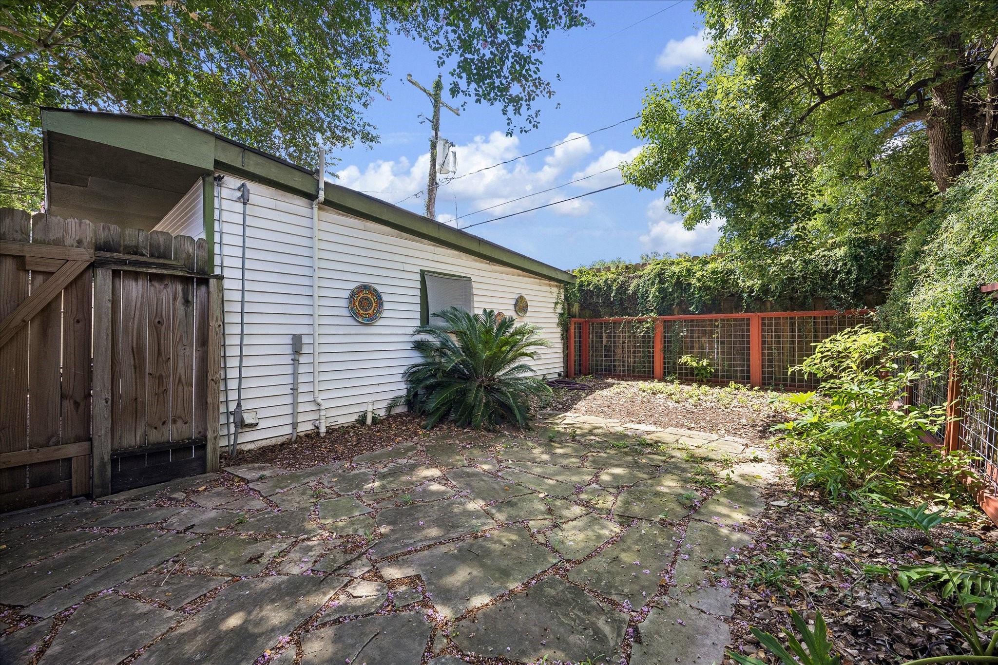 1719 Harold Street Property Photo 18