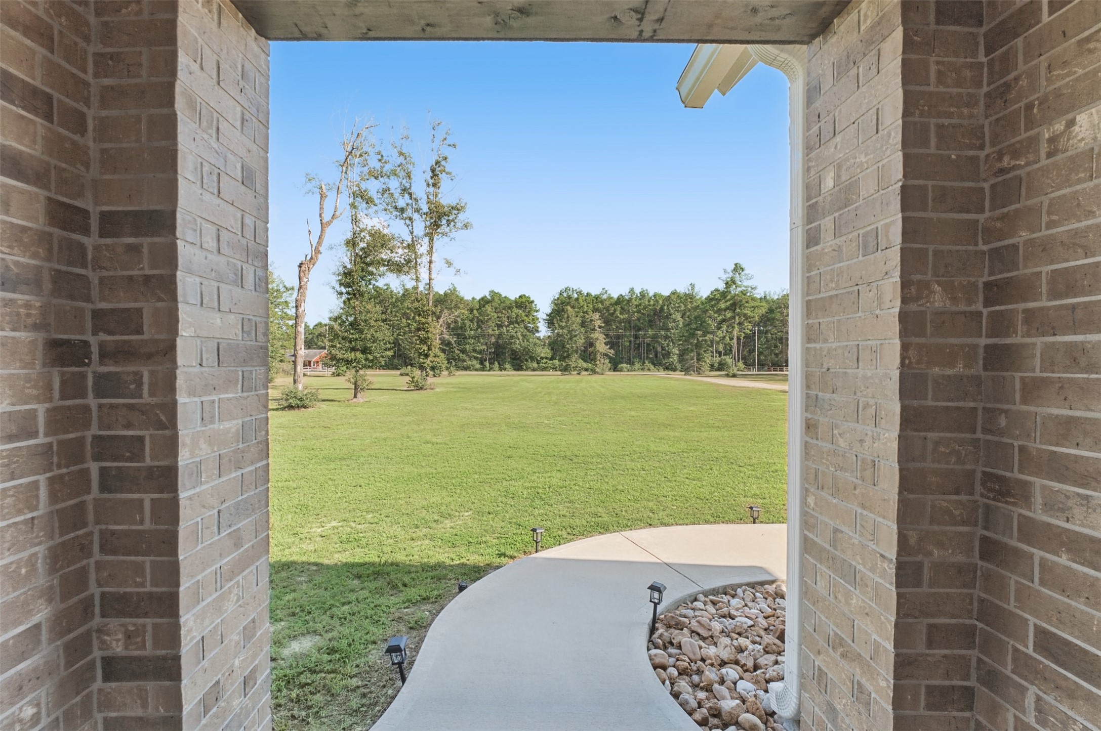 21113 Hereford Way Property Photo 8
