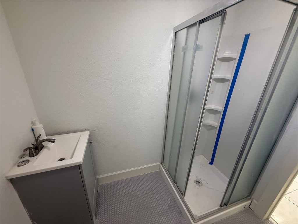 5914 Cullen Boulevard Property Photo 4