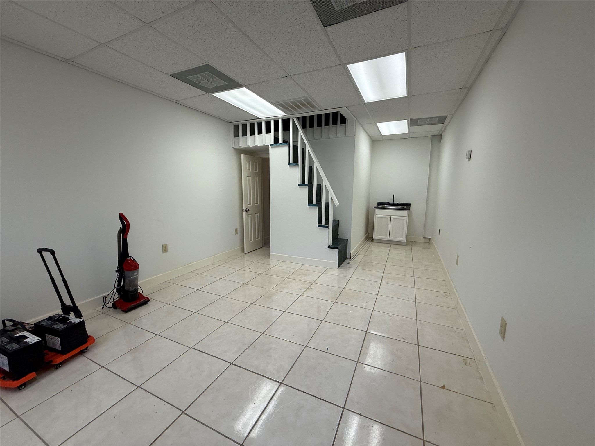 5914 Cullen Boulevard Property Photo 6