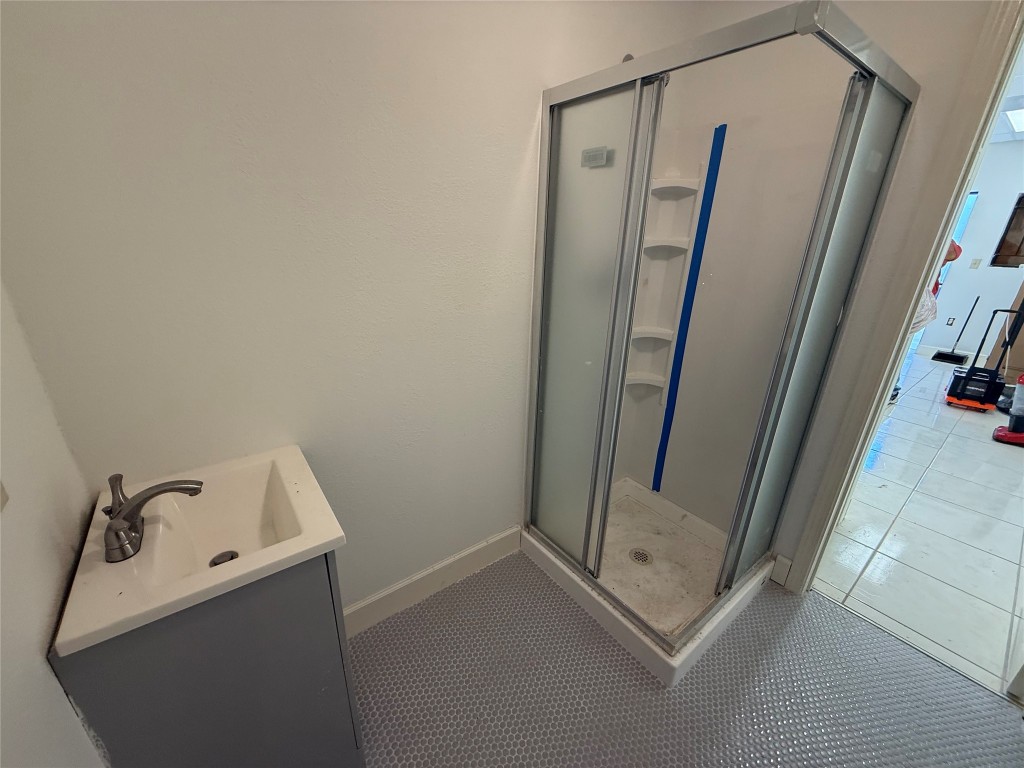 5914 Cullen Boulevard Property Photo 7