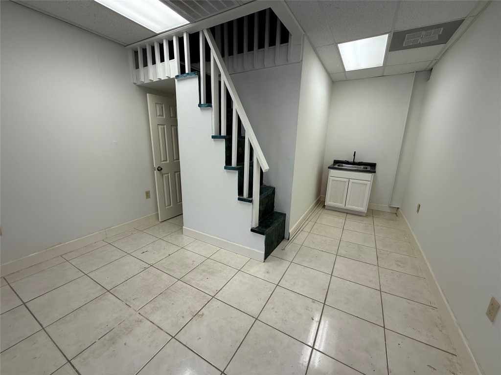 5914 Cullen Boulevard Property Photo 8