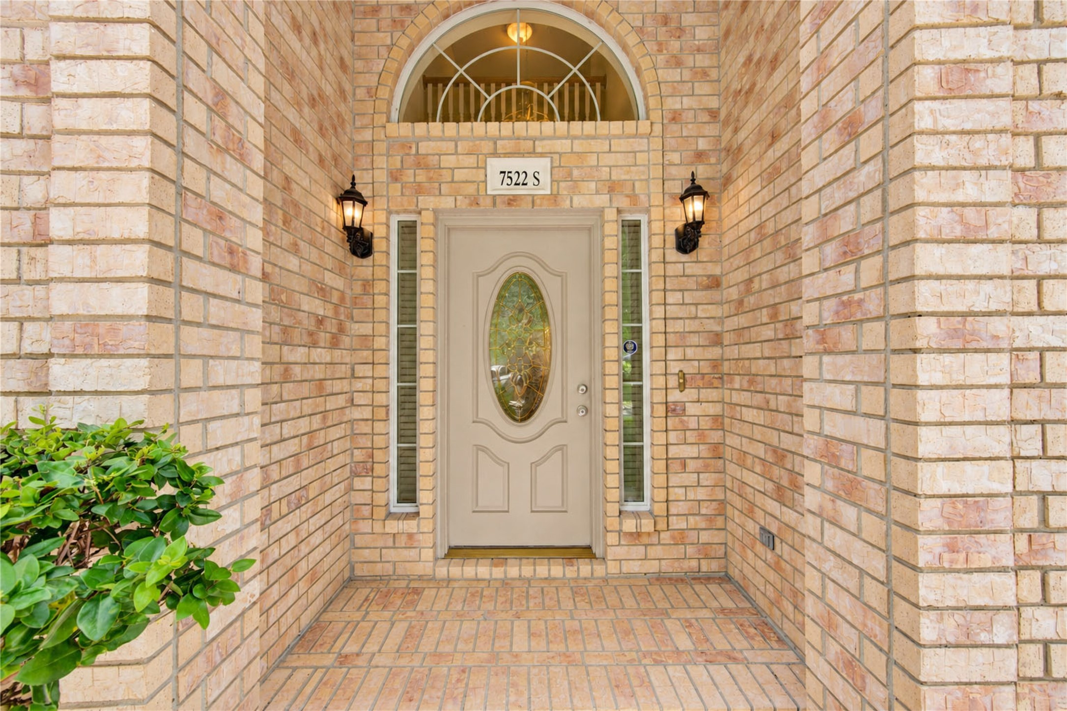 7522 S Linpar Court Property Photo 6